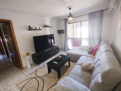 Living room of Flat for sale in  Sevilla Capital  with Terrace and Balcony