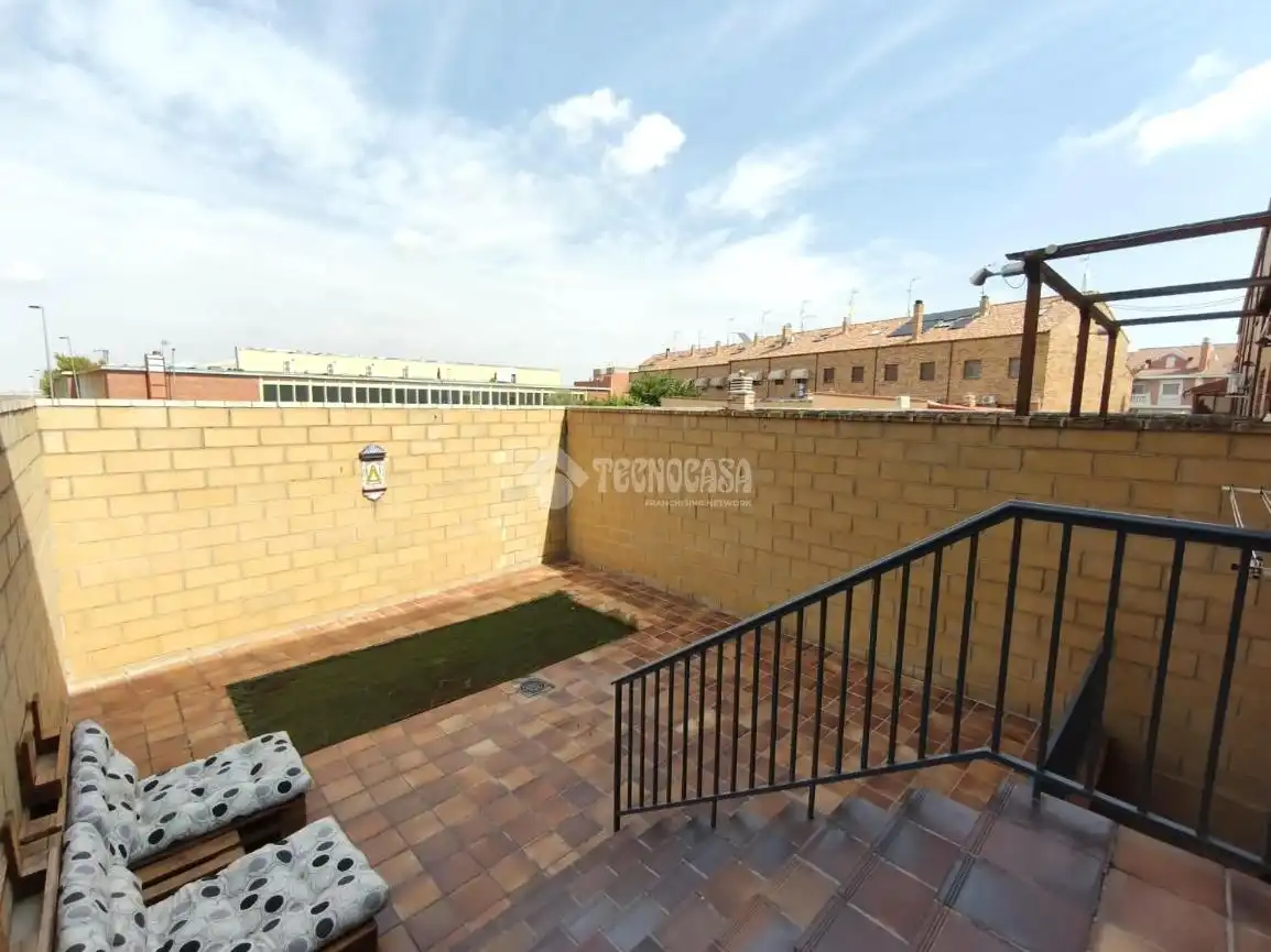 Casa aparellada en venda a Medina del Campo, imagen 18