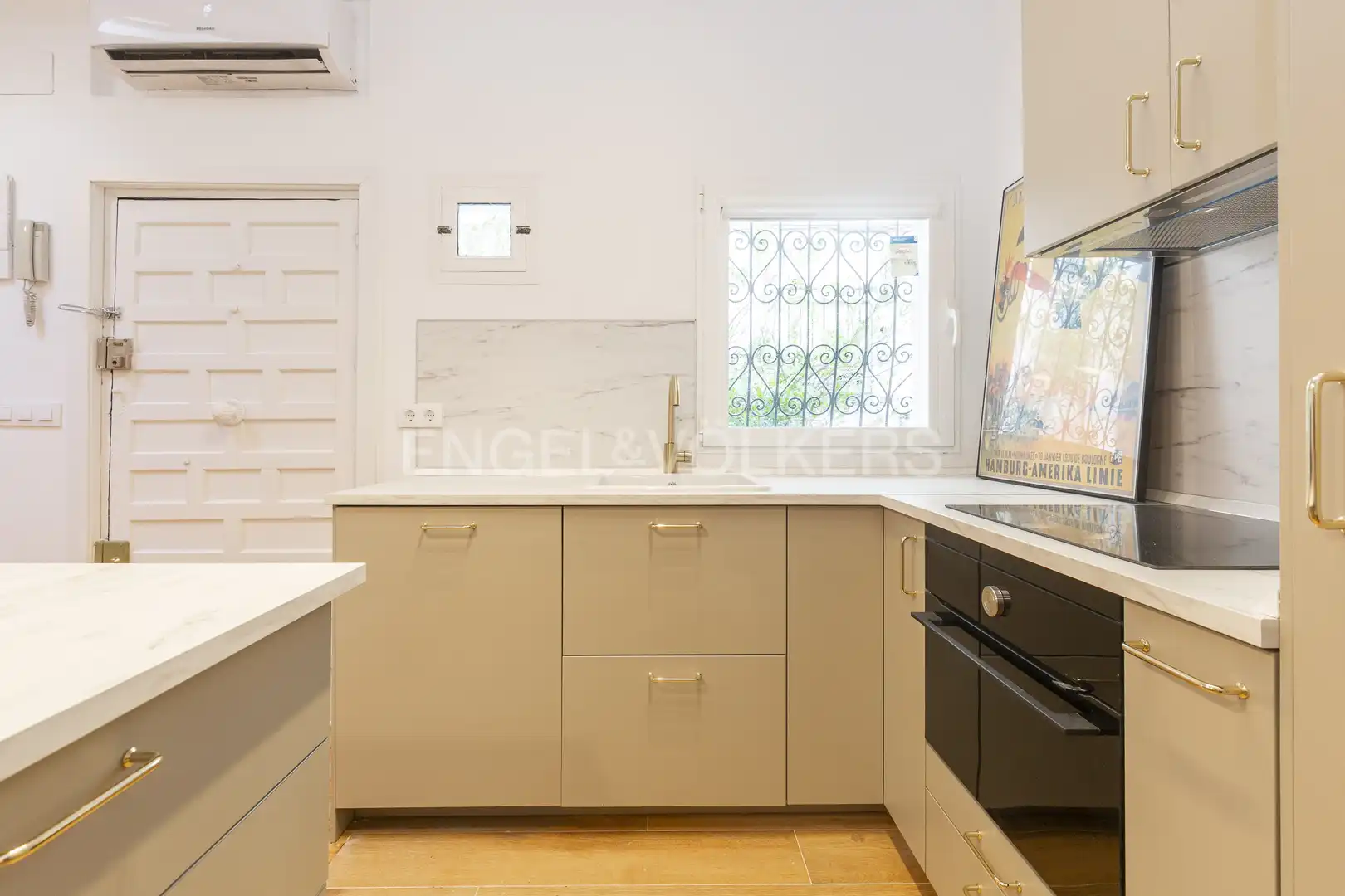 Kitchen of Flat for rent in Madrid  with Air Conditioner, Heating and Parquet flooring