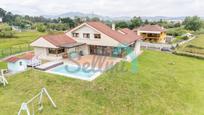 Vista exterior de Casa o xalet en venda en Siero amb Calefacció, Jardí privat i Parquet
