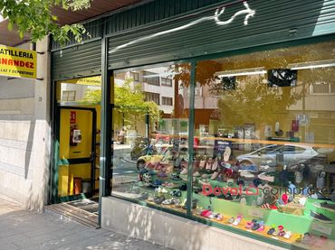 Locale commerciale in vendita a de Barcelona 88