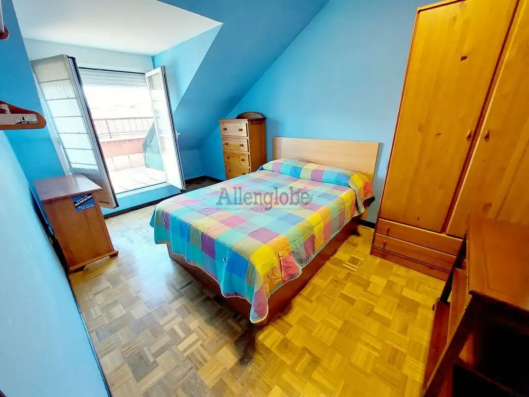 Dormitori de Àtic en venda en Oviedo  amb Calefacció