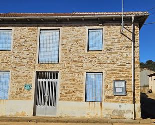 Vista exterior de Casa o xalet en venda en Quintana y Congosto amb Jardí privat i Terrassa