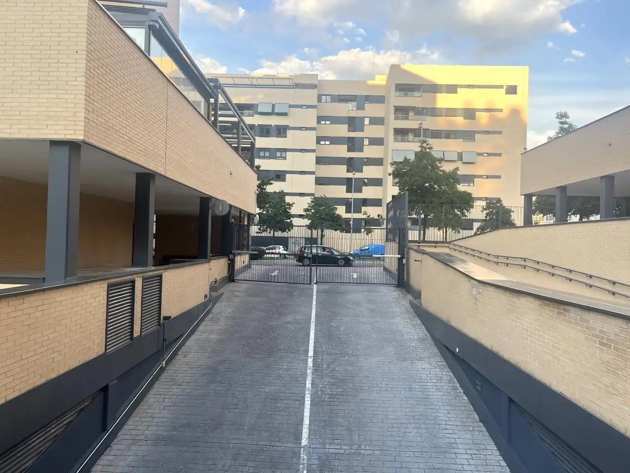 Parking of Flat for rent in Madrid  with Air Conditioner, Storage room and Furnished