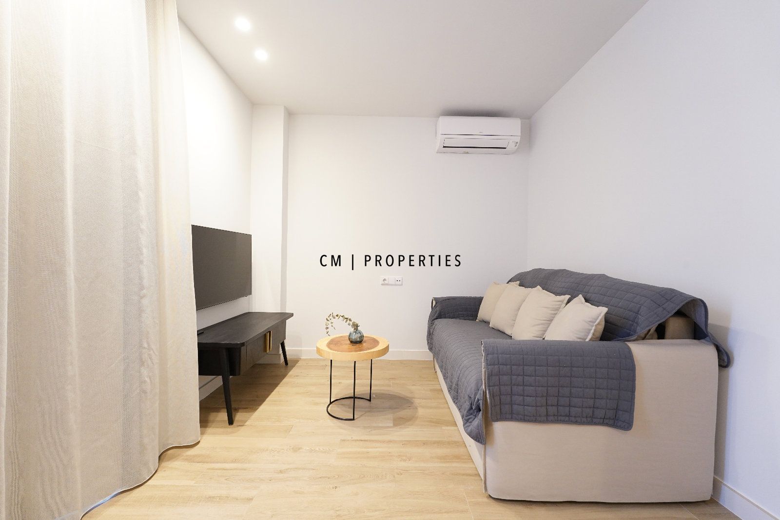 Dormitori de Pis de lloguer en  Valencia Capital amb Aire condicionat, Calefacció i Moblat