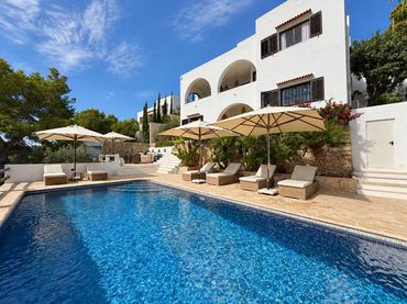 Casa amb piscina en venda a Santa Eulària