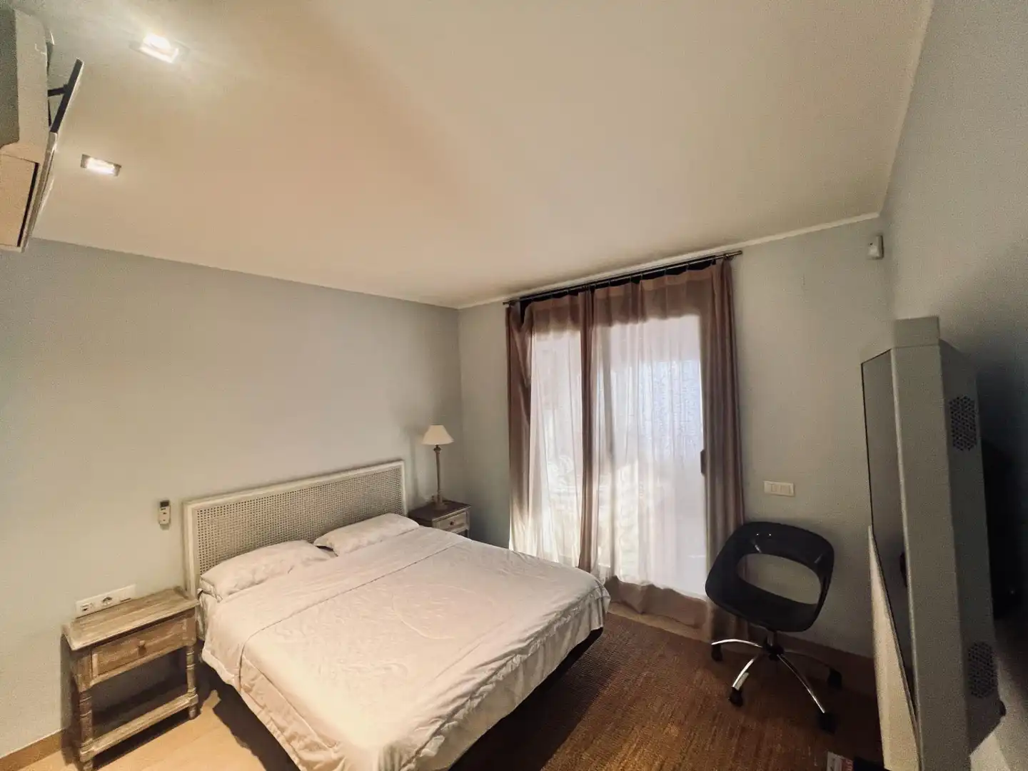 Semi-detached house with pool for sale in Carrer ALFRED SISLEY, imagen 15