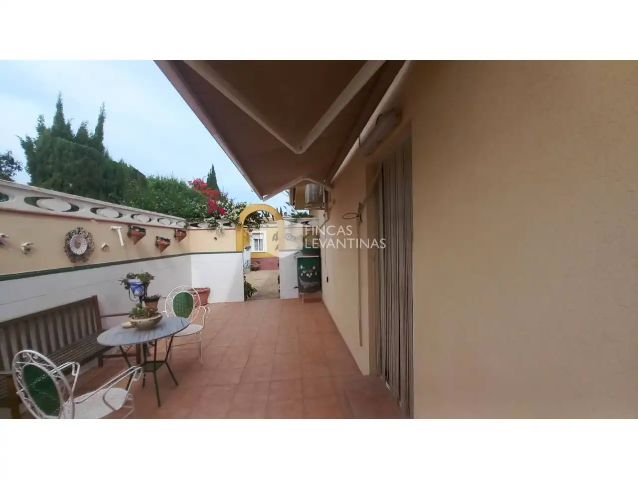 Terrassa de Casa o xalet en venda en San Vicente del Raspeig / Sant Vicent del Raspeig amb Aire condicionat, Jardí privat i Terrassa