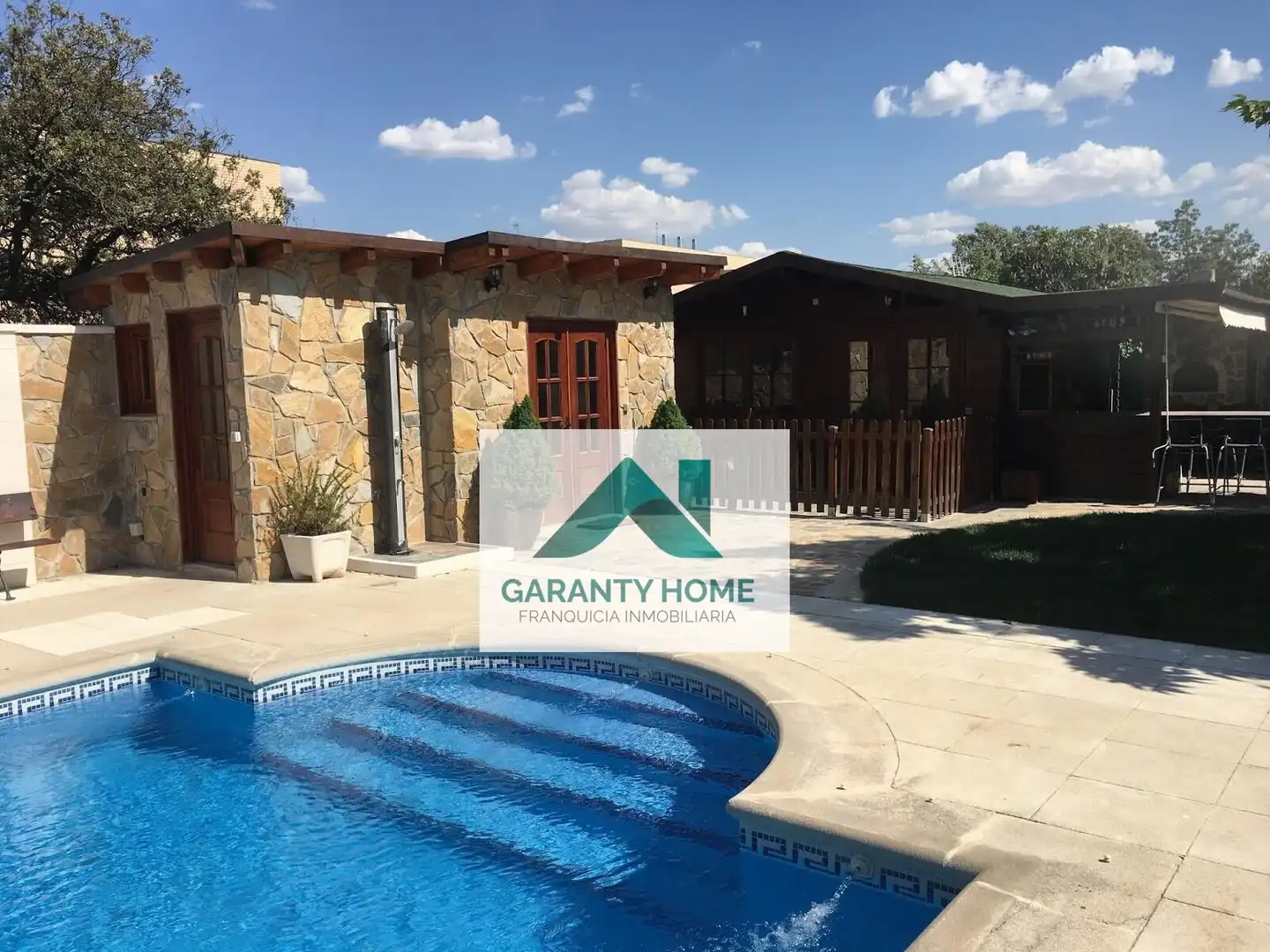 Vista exterior de Apartamento de alquiler en Villanueva de la Cañada con Aire acondicionado, Jardín privado y Terraza