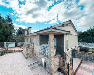 Vista exterior de Casa o xalet en venda en El Berrueco amb Aire condicionat, Calefacció i Jardí privat