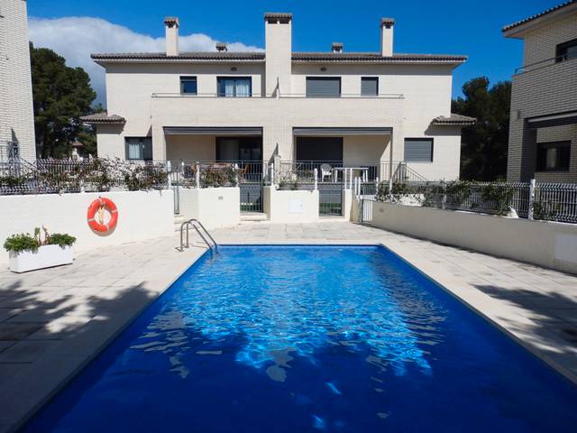 Casa adosada en Venta en Carrer de la Magnòlia, 37 en Pino Alto