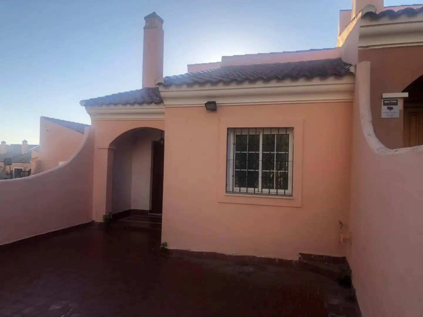 Vista exterior de Casa adosada en venta en Mijas con Aire acondicionado, Calefacción y Jardín privado