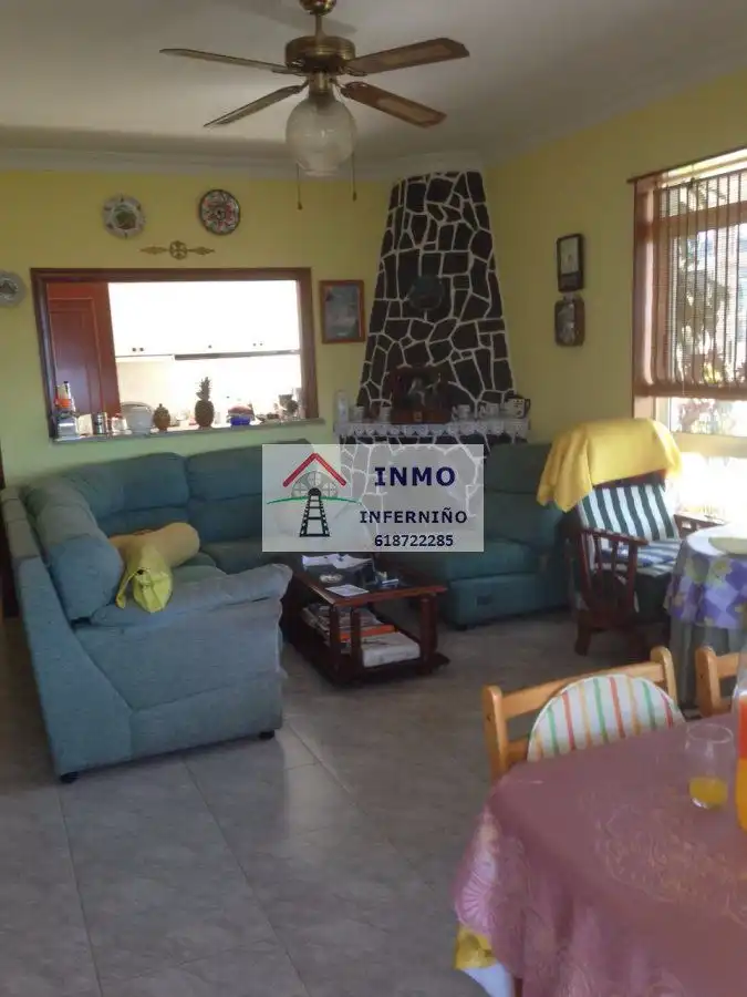 Sala d'estar de Casa o xalet en venda en Ares, A Coruña