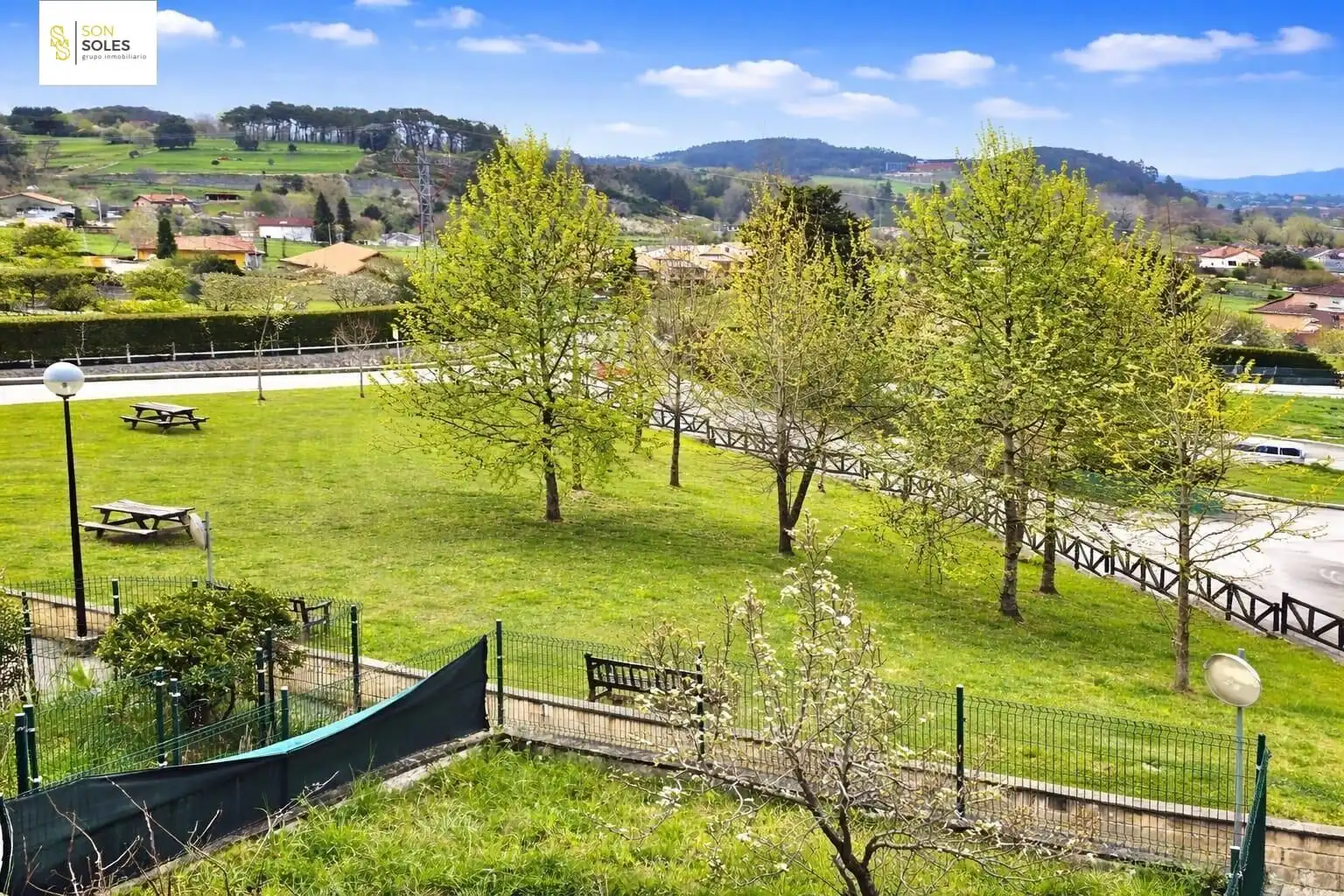 Vista exterior de Dúplex en venta en Reocín con Calefacción, Parquet y Terraza
