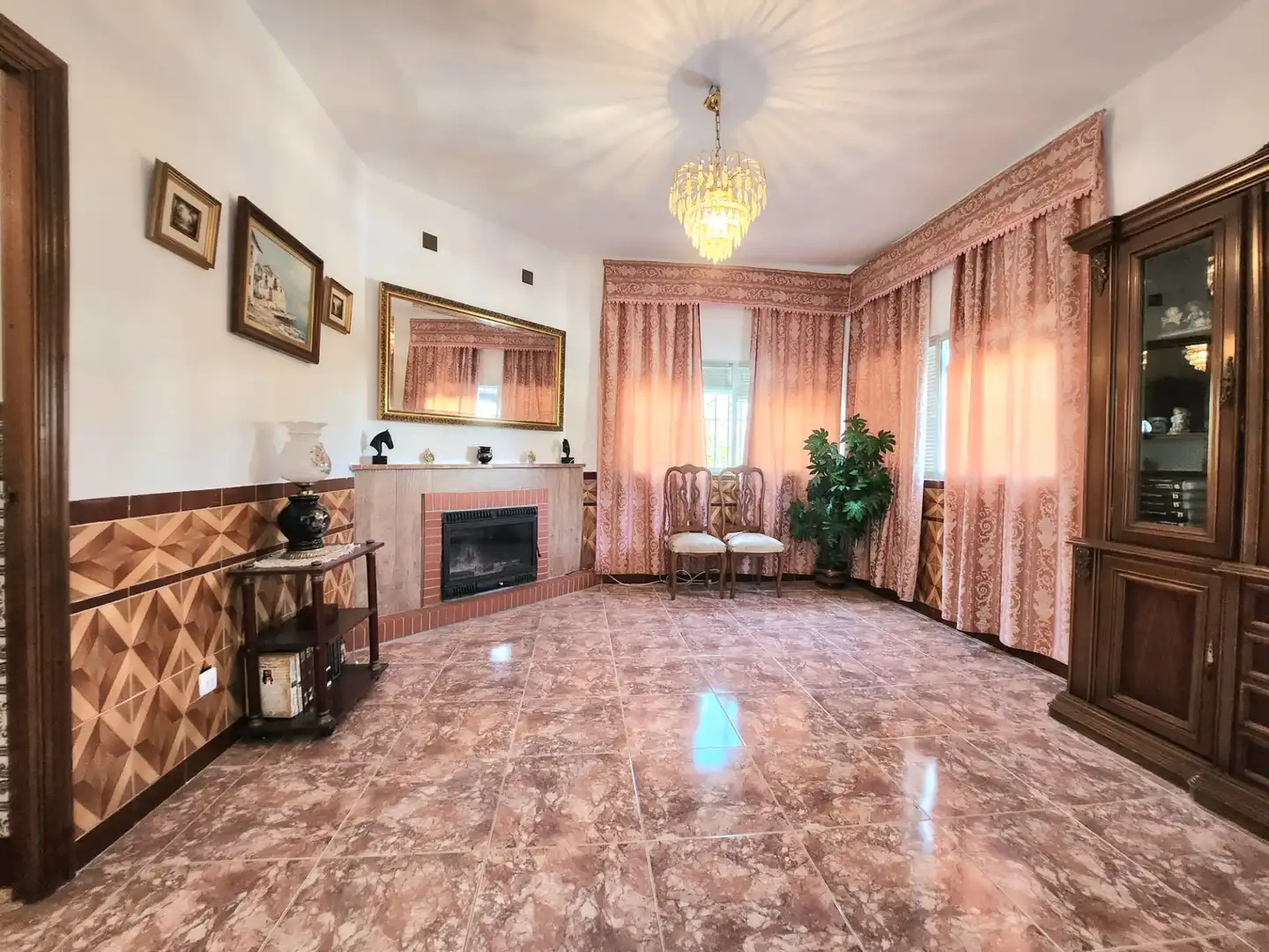 Wohnzimmer von Haus oder Chalet zum Verkauf in Alcalá de Guadaira mit Privatgarten, Terrasse und Abstellraum