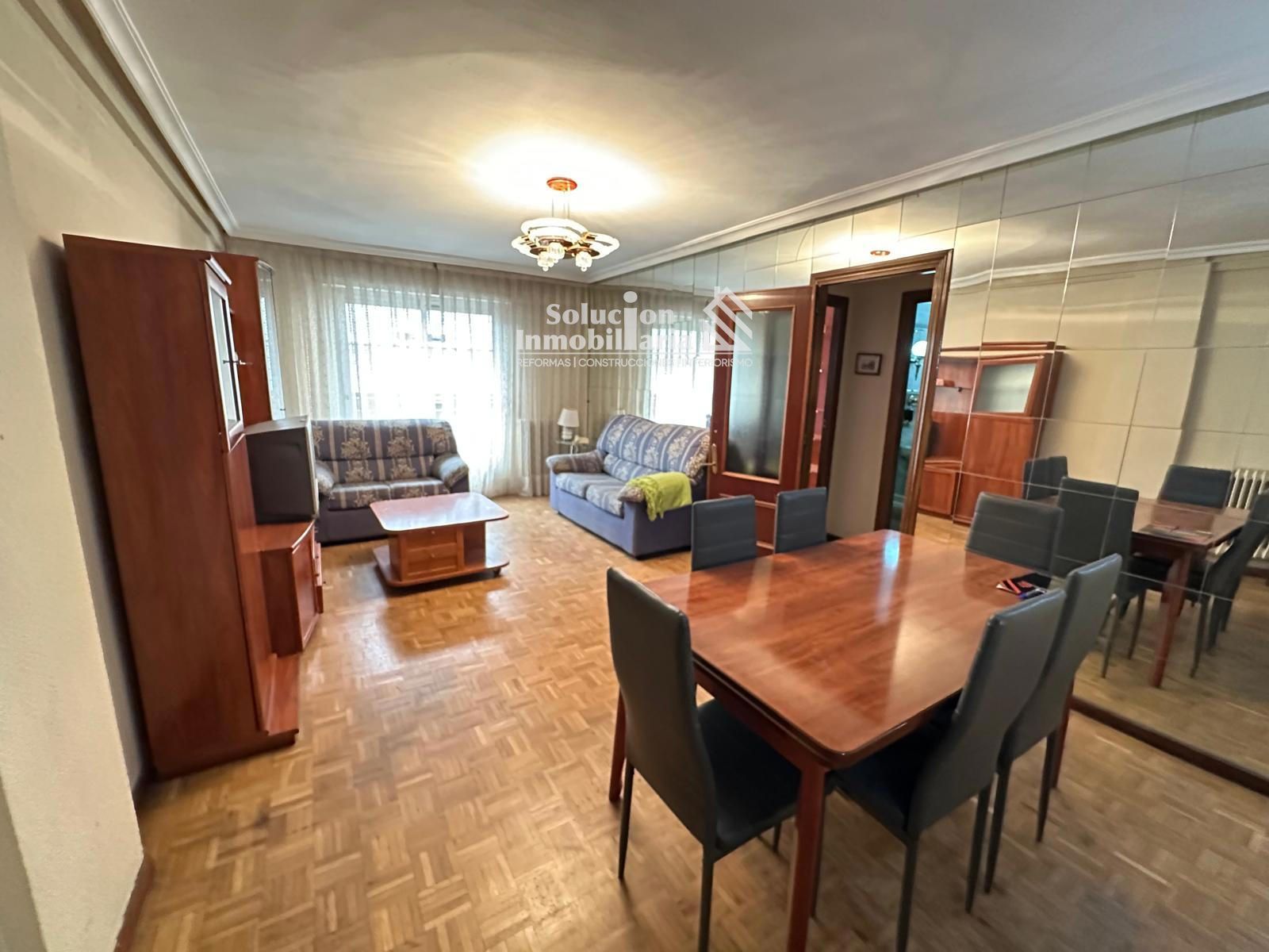 Sala d'estar de Pis en venda en Salamanca Capital amb Calefacció, Terrassa i Moblat