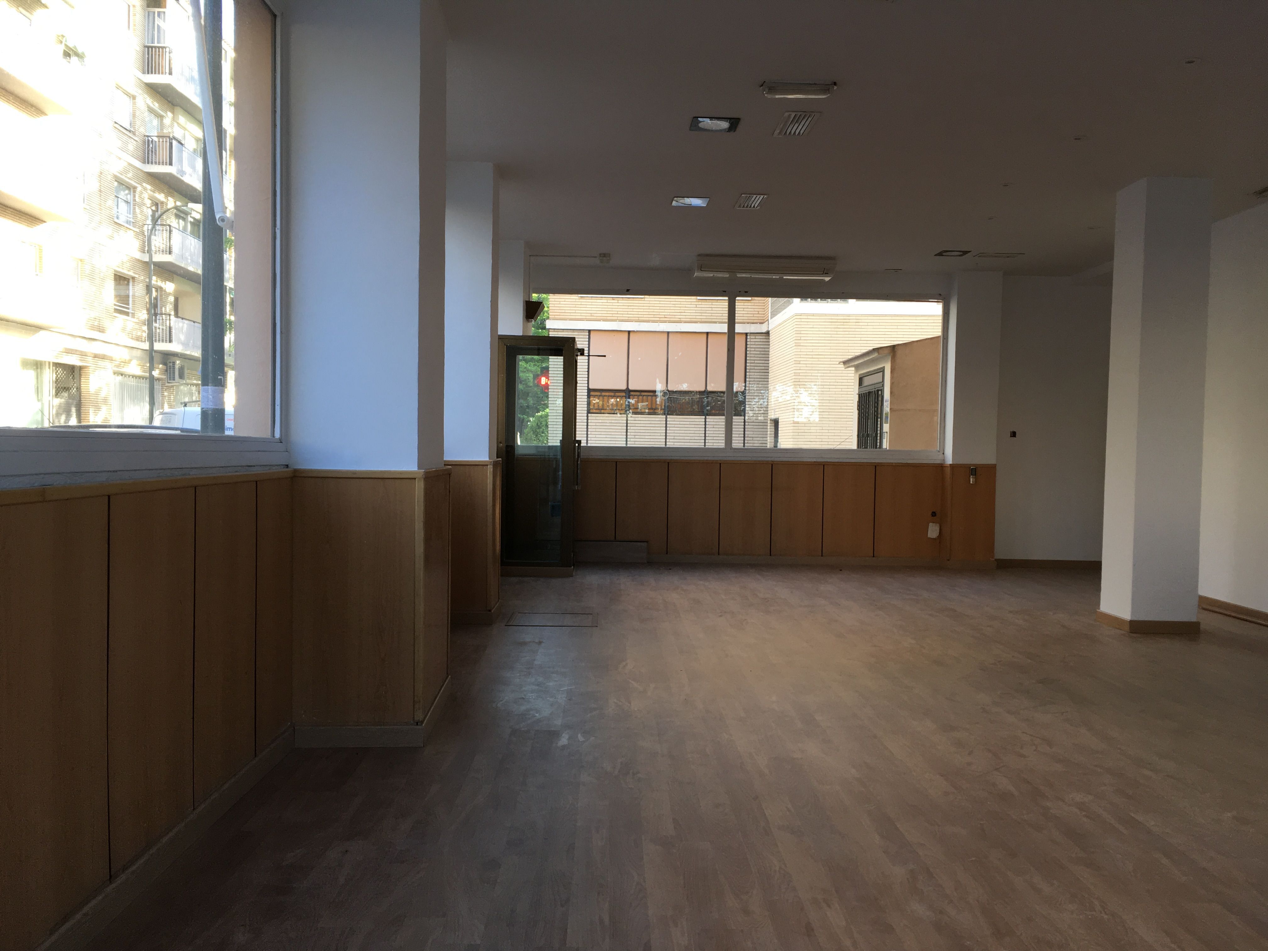 Local de lloguer a Calle de Argualas, 12, Casablanca