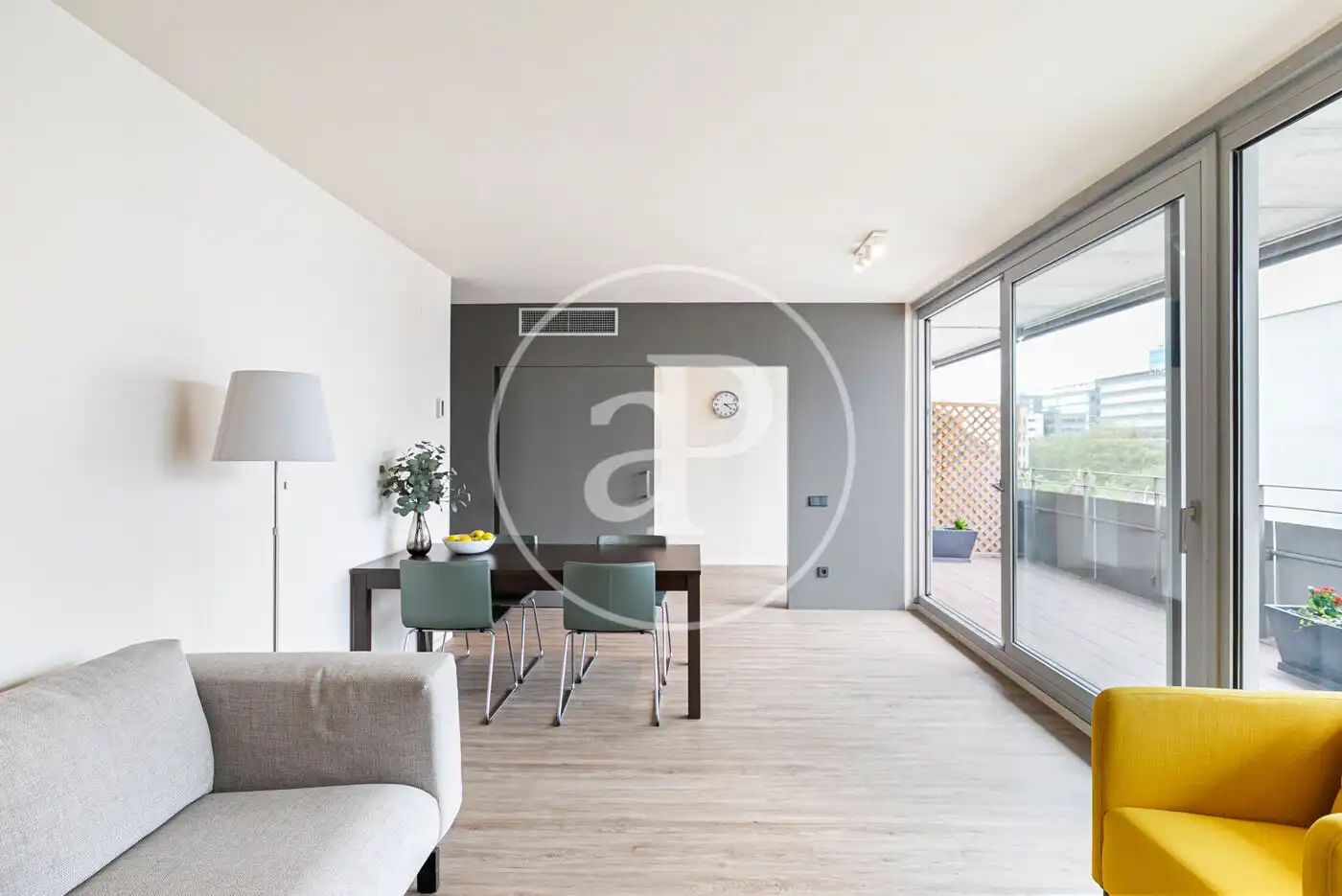 Wohnzimmer von Wohnung zum Verkauf in Barcelona mit Klimaanlage, Heizung und Terrasse