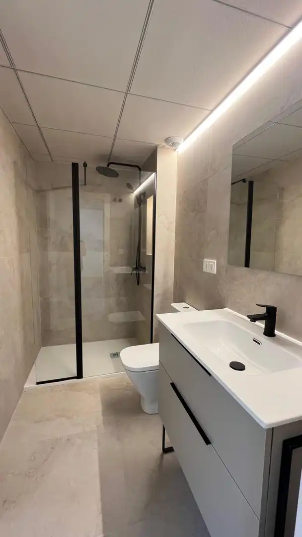 Badezimmer von Dachboden zur Miete in Alicante / Alacant mit Klimaanlage und Terrasse