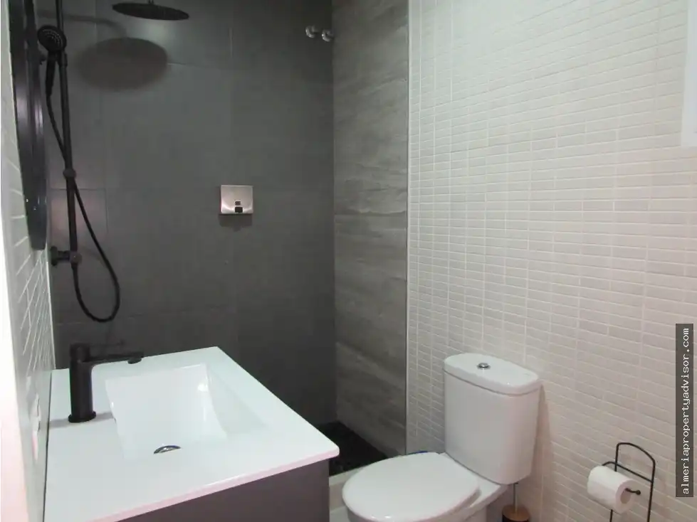 Bany de Apartament de lloguer en Mojácar amb Aire condicionat, Calefacció i Terrassa