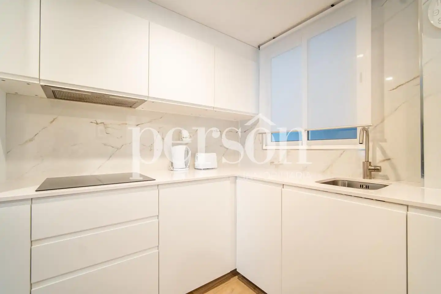Kitchen of Flat for sale in Valencia  with Air Conditioner, Private garden and Furnished