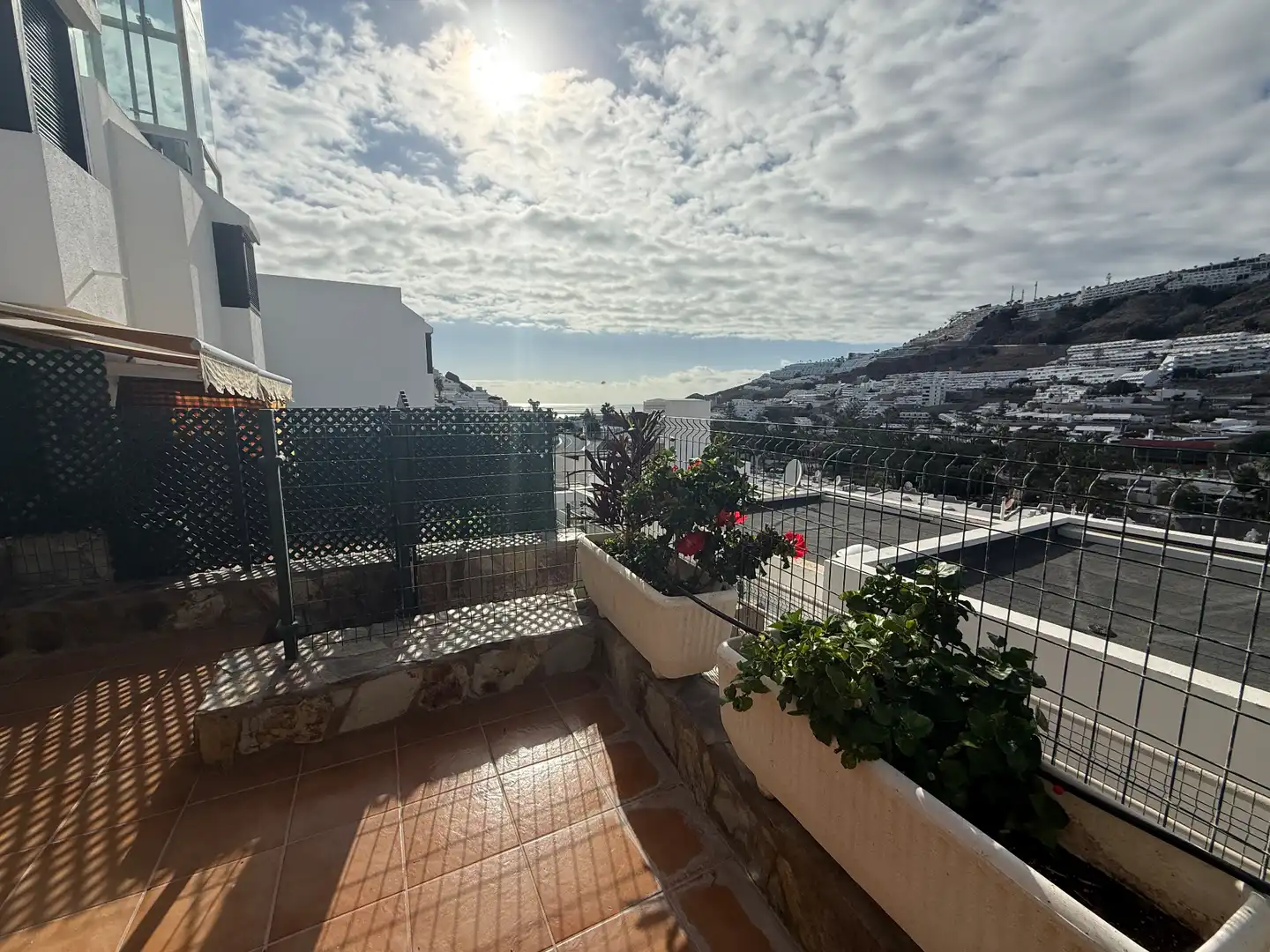 Vista exterior de Casa adosada en venda en Mogán amb Jardí privat, Terrassa i Traster