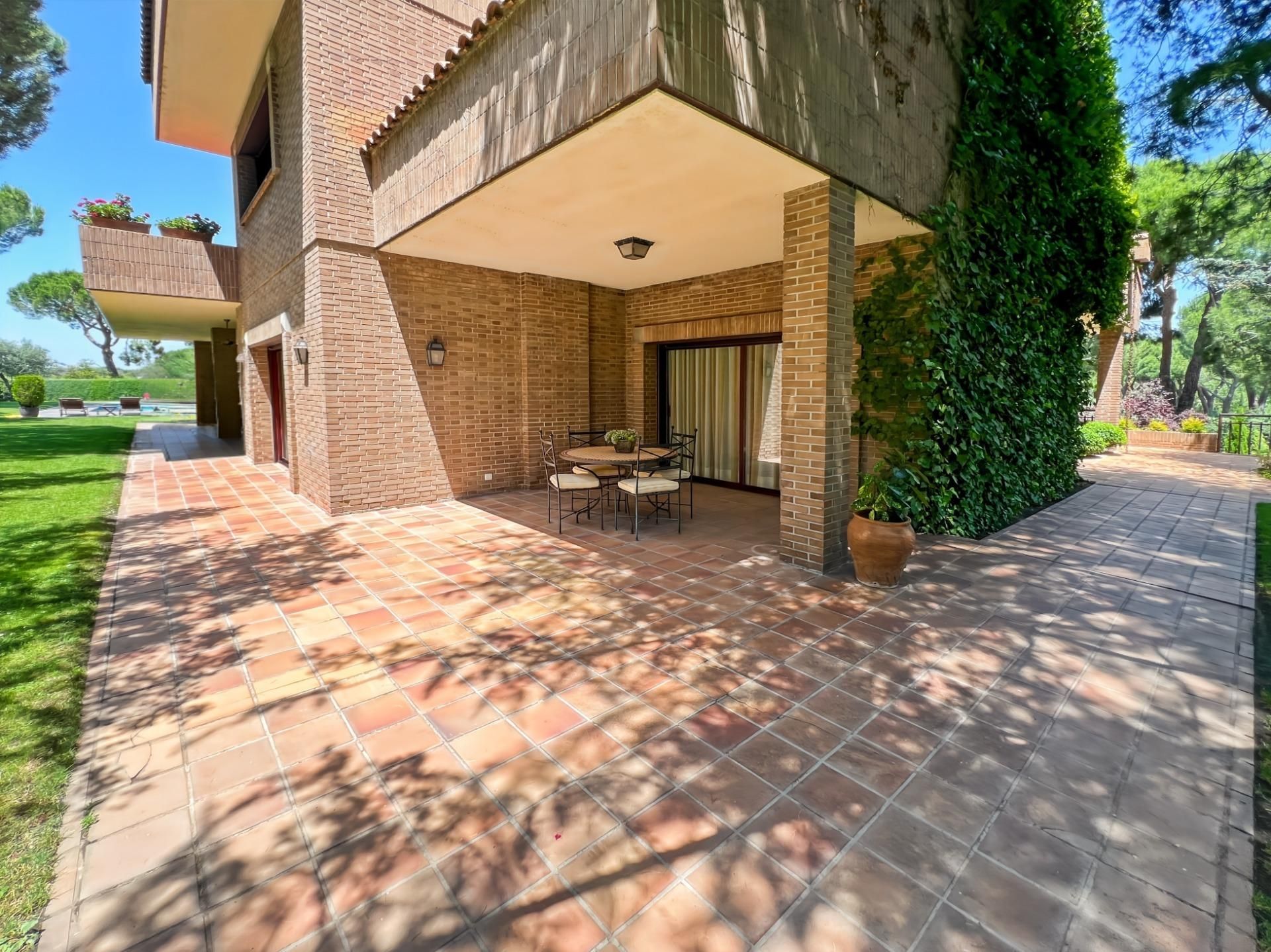 Terrassa de Casa o xalet en venda en Boadilla del Monte amb Aire condicionat, Calefacció i Jardí privat