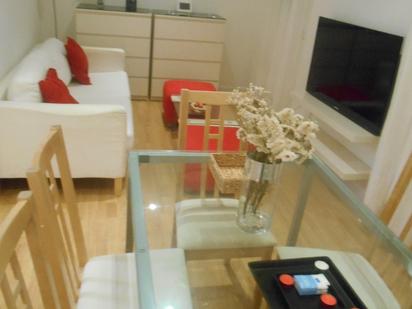 Living room of Flat to rent in  Madrid Capital  with Air Conditioner, Heating and Furnished