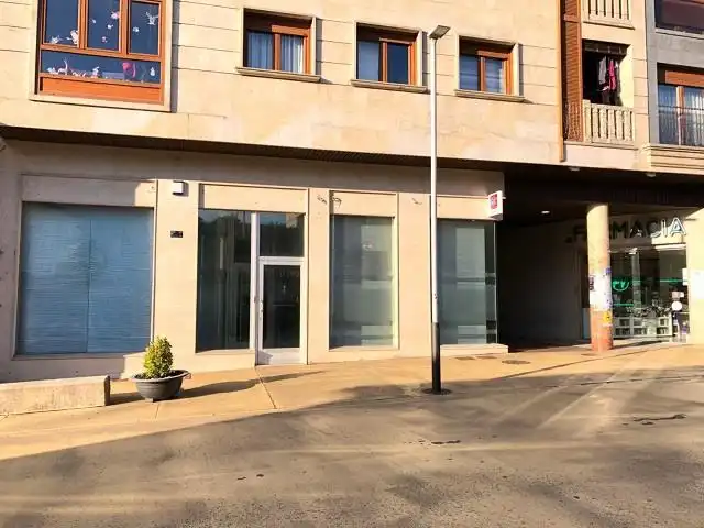 Vista exterior de Local en venta en Poio