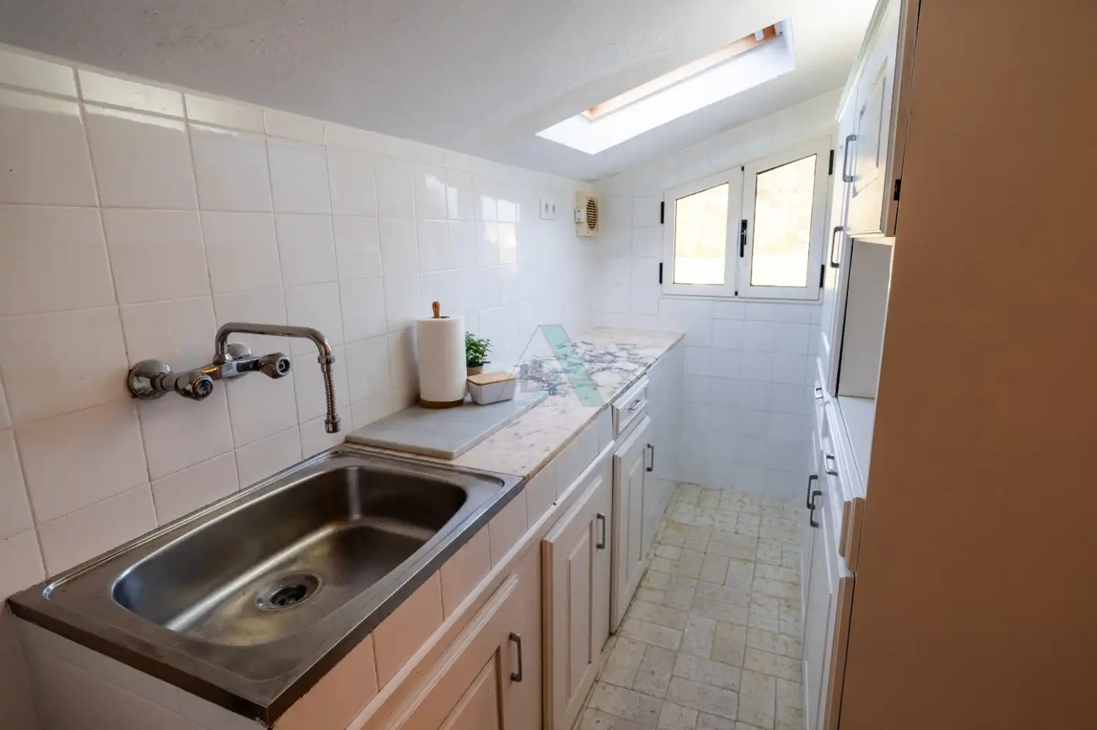 Cuina de Casa o xalet en venda en Llanes amb Jardí privat, Terrassa i Piscina