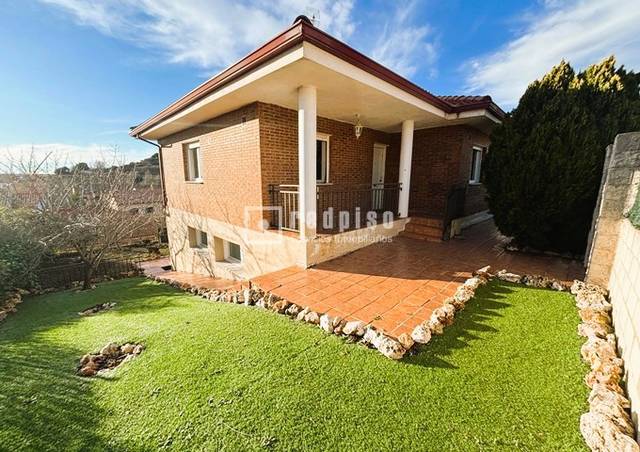 Casa-chalet en Venta en del Río Tajuña en Yebes - Pueblo