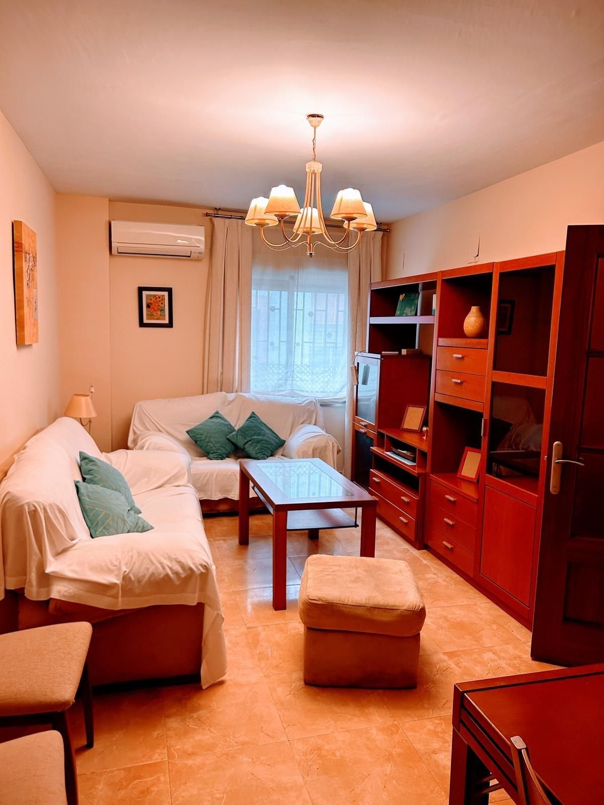 Sala d'estar de Pis de lloguer en  Córdoba Capital amb Aire condicionat i Moblat