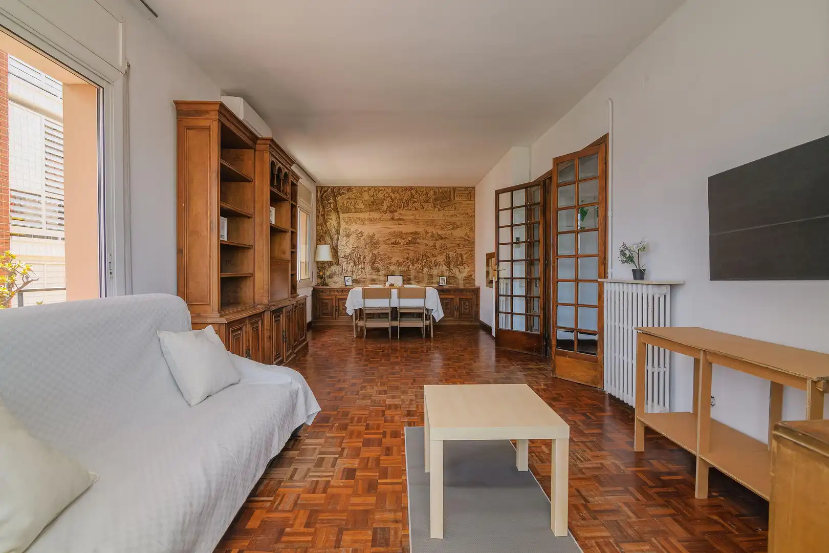 Wohnzimmer von Wohnung zum Verkauf in Barcelona mit Klimaanlage, Ofen und Mikrowelle