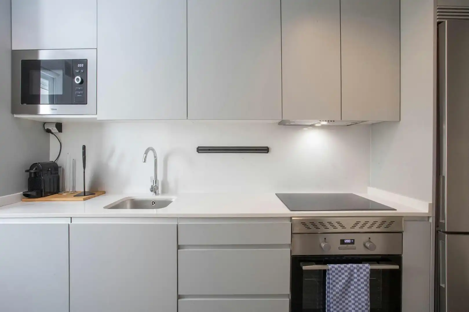 Kitchen of Flat for rent in Madrid  with Air Conditioner, Washing machine and TV