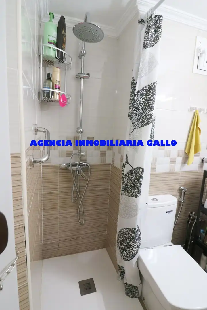 Baño de Piso en venta en Sevilla con Aire acondicionado