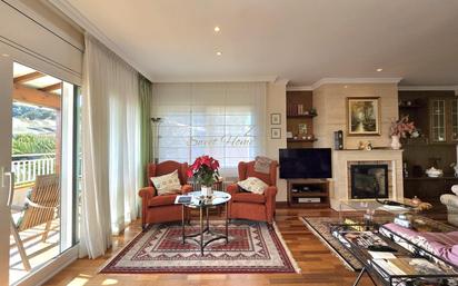 Sala d'estar de Casa o xalet en venda en Cabrils amb Calefacció, Jardí privat i Terrassa