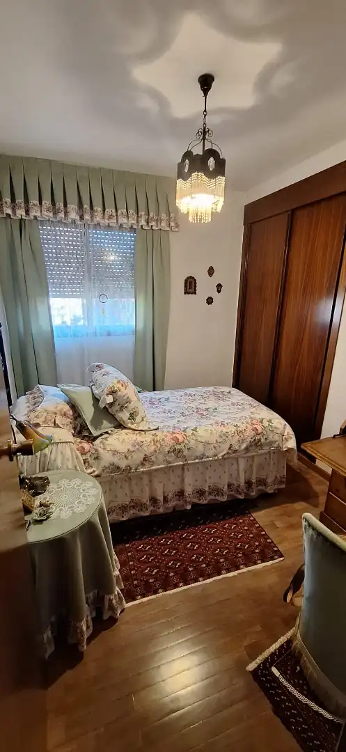 Bedroom of Flat for sale in Madrid  with Air Conditioner, Furnished and Balcony