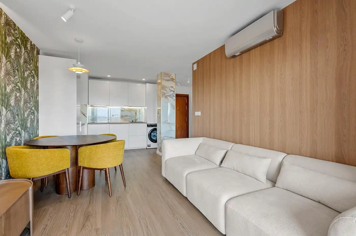 Sala de estar de Piso en venta en Torrevieja con Terraza, Piscina y Piscina comunitaria