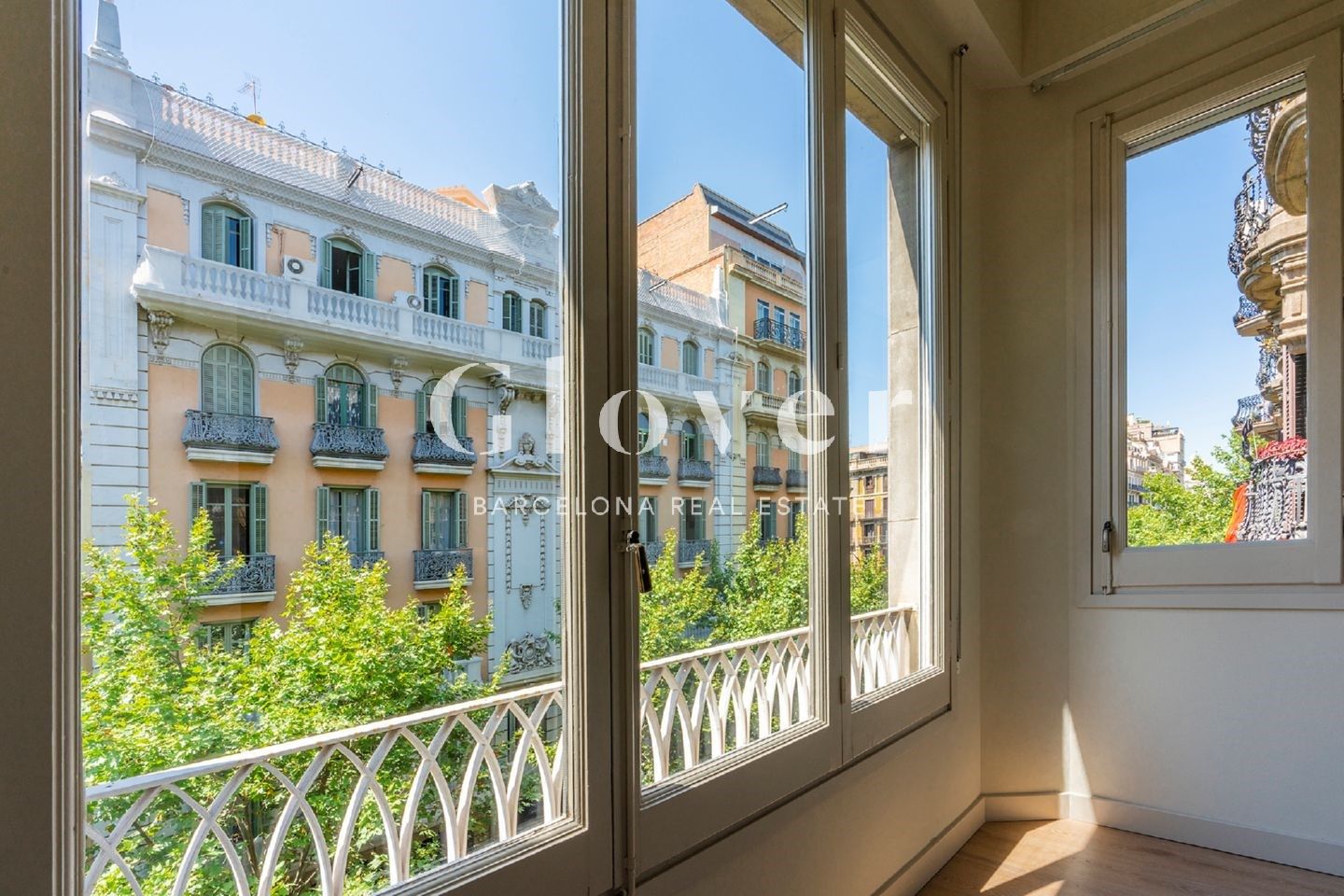 Exterior view of Flat to rent in  Barcelona Capital  with Air Conditioner, Heating and Storage room
