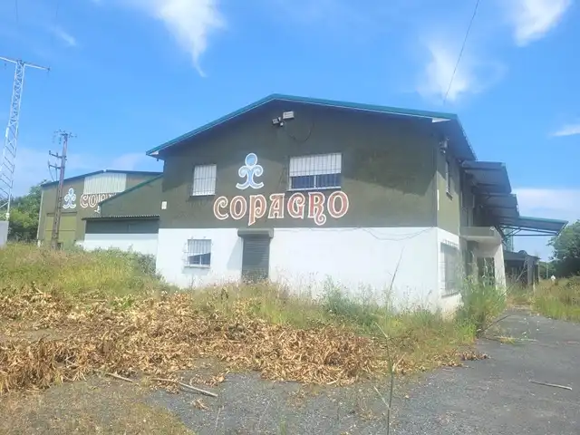 Vista exterior de Nave industrial en venta en Valdoviño
