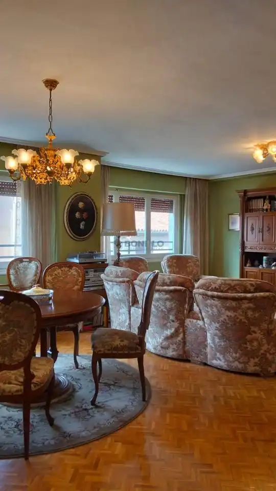 Comedor de Piso en venta en Teruel con Calefacción, Parquet y Amueblado