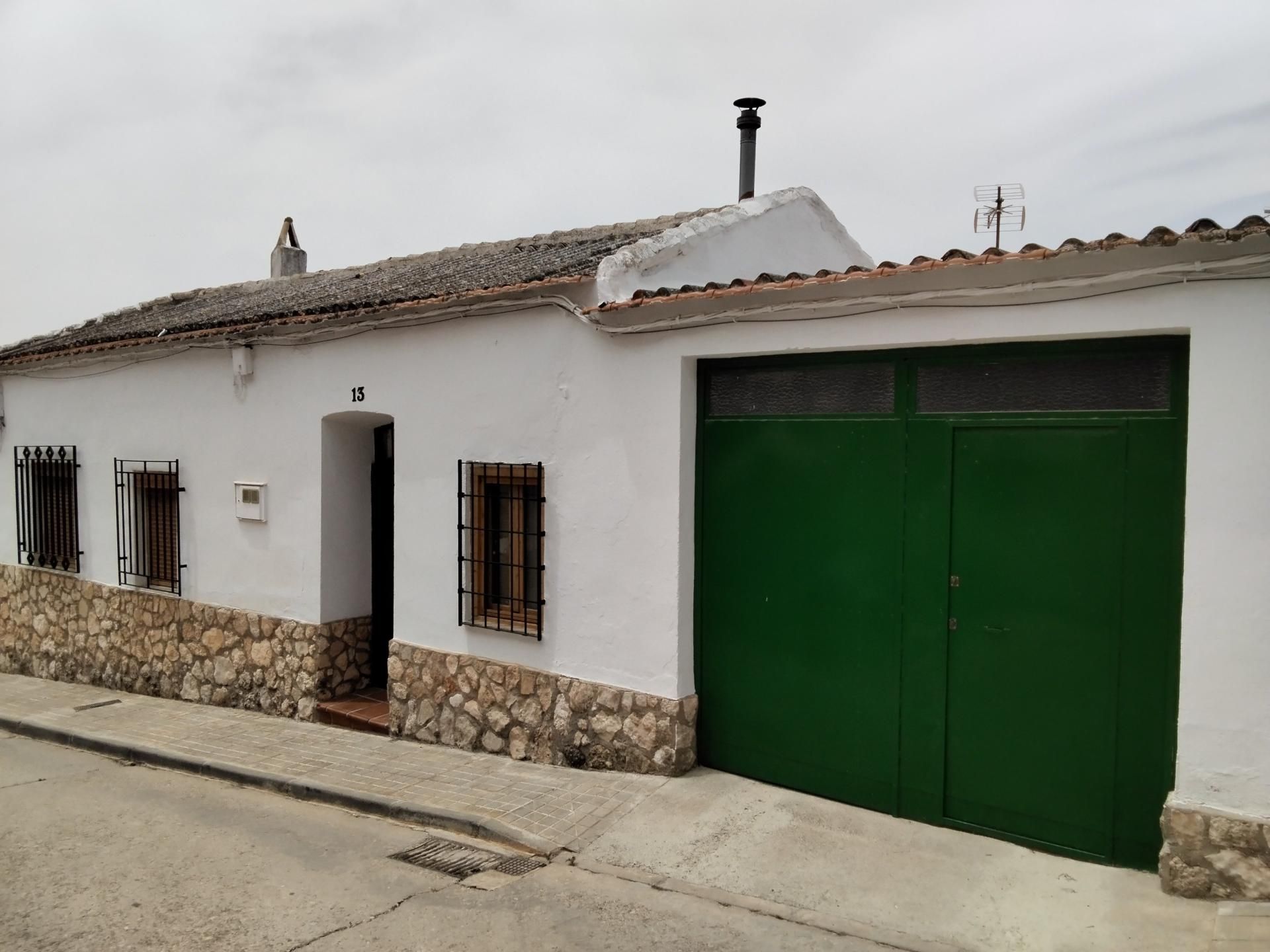 Exterior view of Single-family semi-detached for sale in Campo de Criptana  with Air Conditioner and Heating