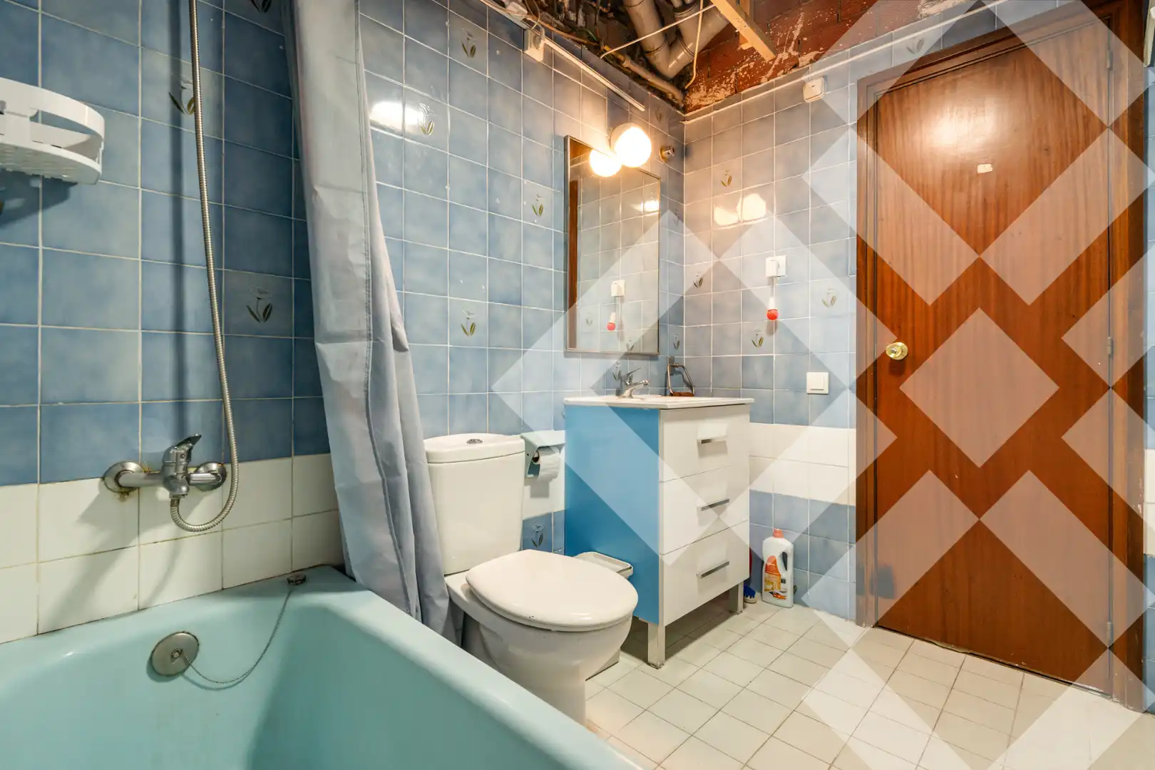 Bathroom of Study for sale in Barcelona  with Oven and Washing machine