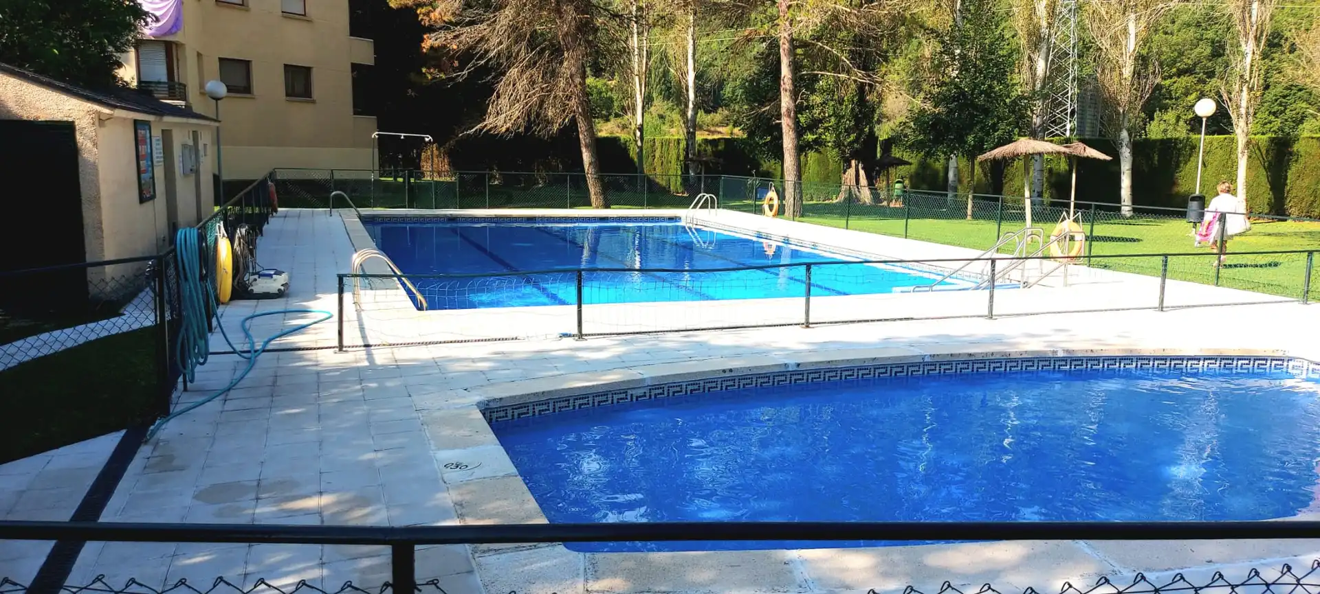 Piscina de Piso en venta en Biescas con Calefacción, Terraza y Amueblado