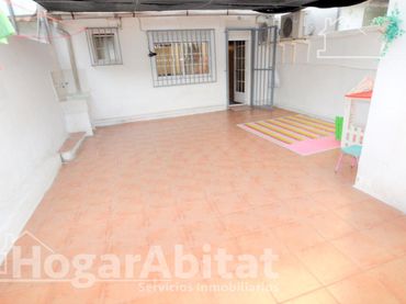 Appartamento con balcone in vendita a Carrer mestre giner