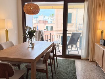 Appartement compact avec balcon à louer à Ponent