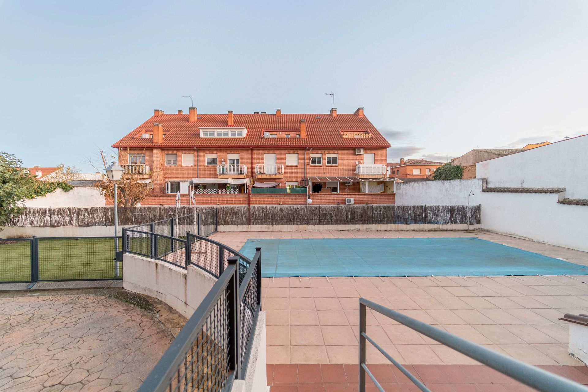 Vista exterior de Piso en venta en Sevilla la Nueva con Aire acondicionado, Calefacción y Terraza