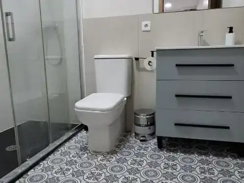Baño de Piso de alquiler en Santander con Amueblado y Balcón