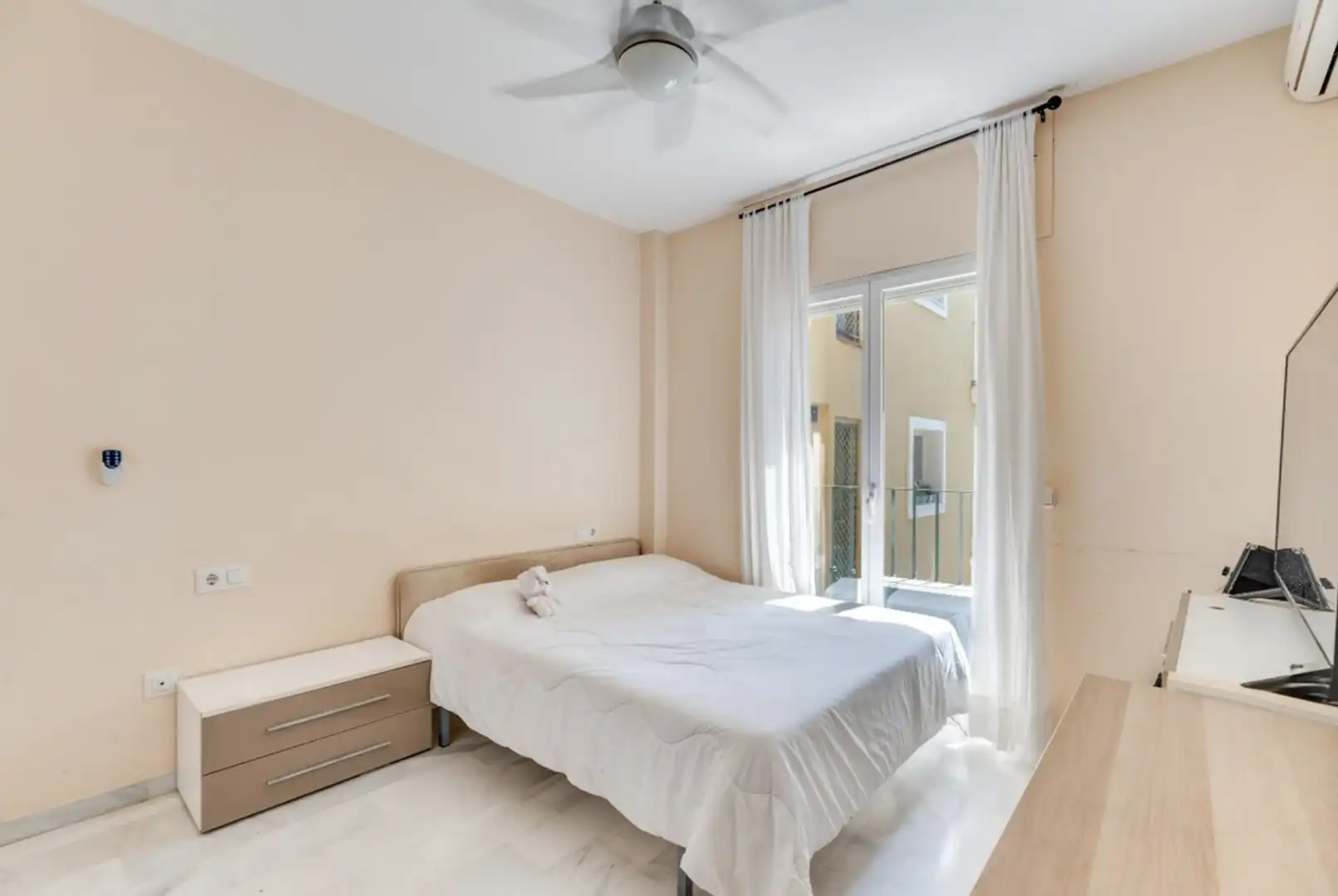 Habitación de Apartamento en venta en Estepona con Aire acondicionado, Calefacción y Terraza