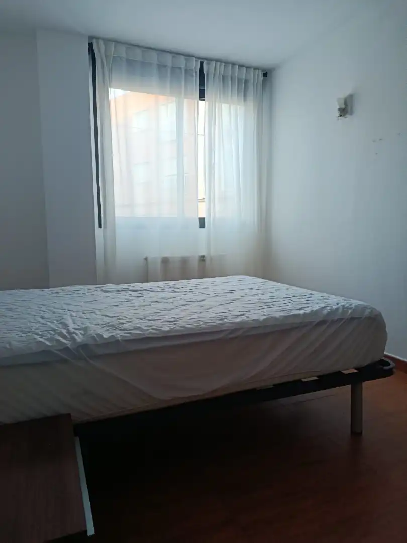 Habitación de Piso de alquiler en Zaragoza con Calefacción, Terraza y Amueblado